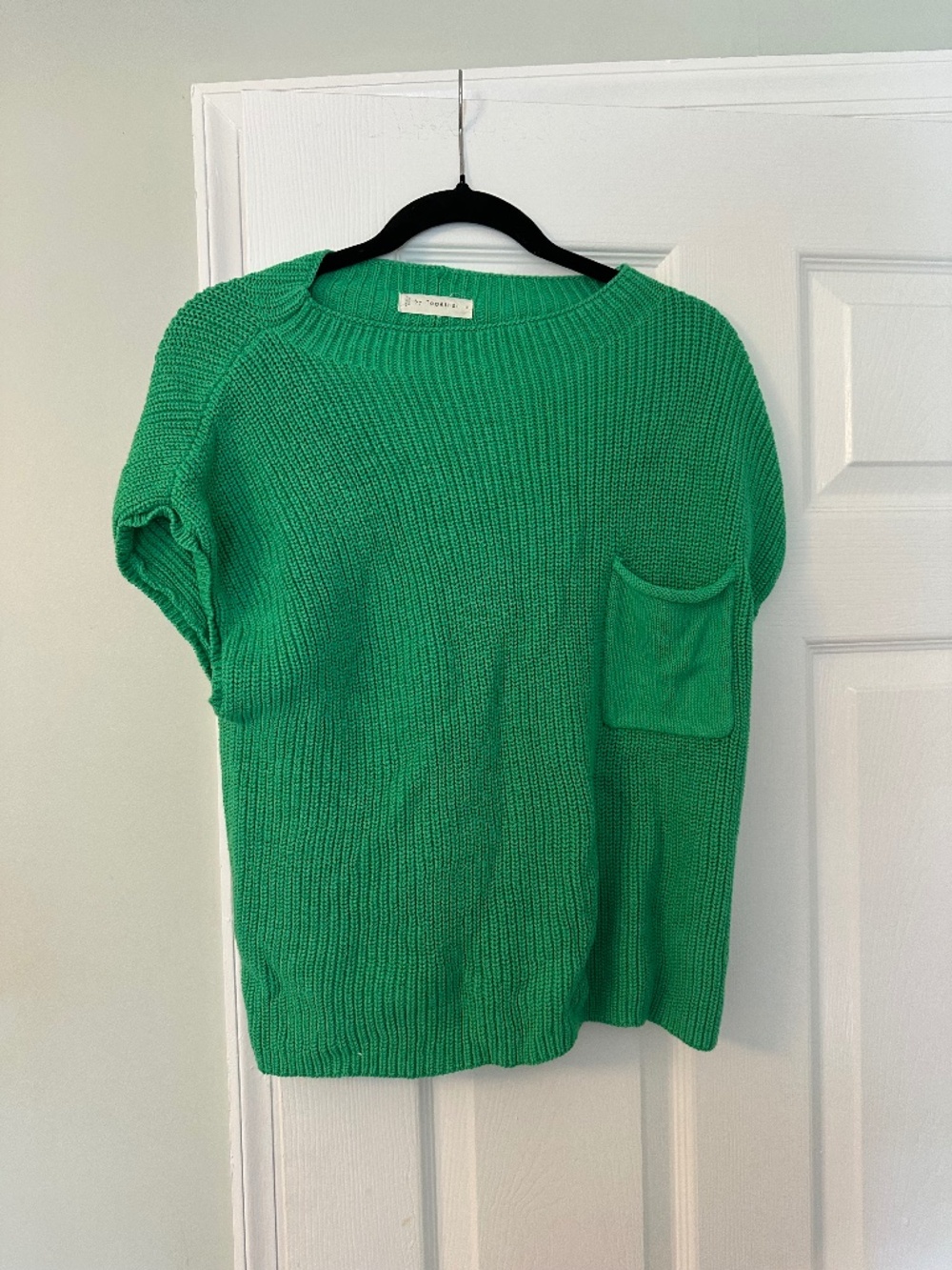Green short sleeve sweater with pocket